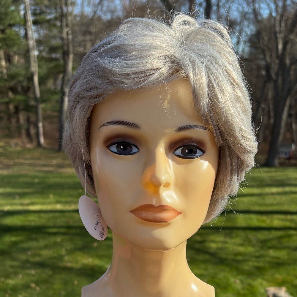 Front Lace‎ Short Light Grey Synthetic Hair Wig NWT